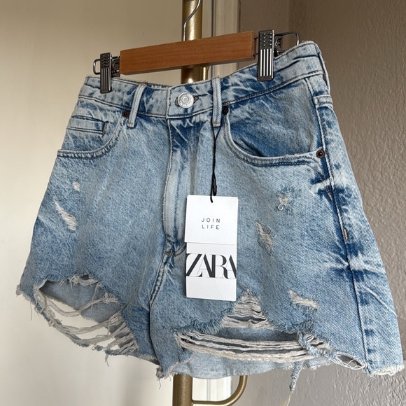 NWT Zara Women's Distressed Denim Shorts - Size 4 - Picture 5 of 6
